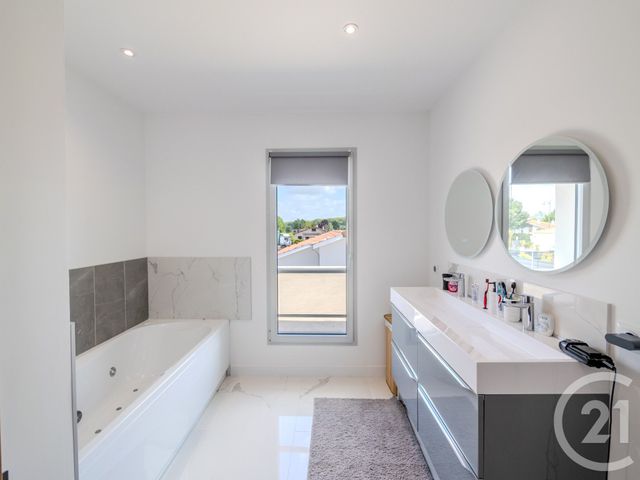 maison à vendre - 7 pièces - 156.6 m2 - ST GEOURS DE MAREMNE - 40 - AQUITAINE - Century 21 Glockner